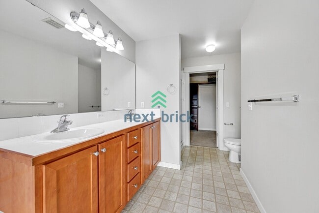 Building Photo - "Spacious 3-Bedroom Retreat with 3.5 Baths in Issaquah - 1,707 Sq. Ft. of Comfort!"
