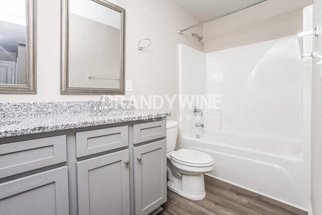 Building Photo - 506 Glenmanor Dr