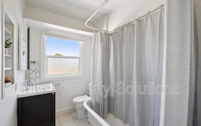 Building Photo - 1405 San Anselmo Ave