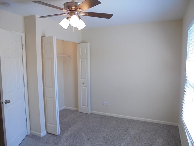 Building Photo - 1202 N Village Dr