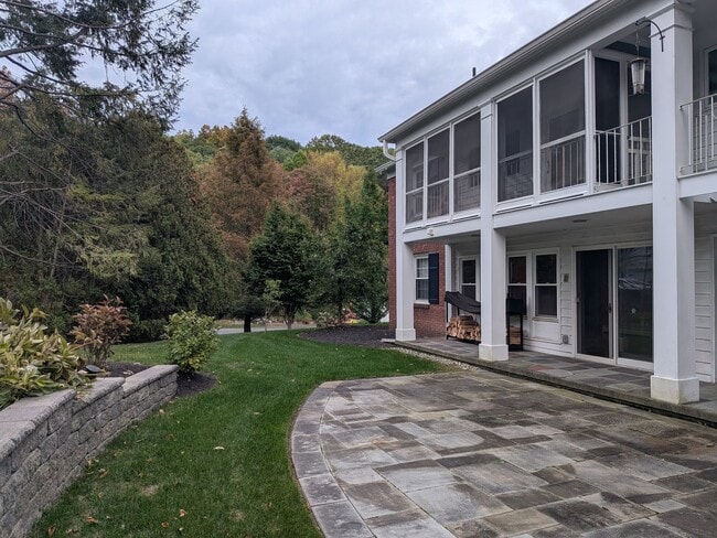 Building Photo - Gorgeous 4 Bed, 3 Bath House for Rent in Menands!