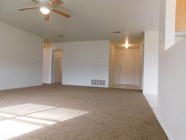 Building Photo - Available NOW!!!! Gorgeous 1 story, 3 bedroom, 2 bath, 1 car garage home. Spacious living room an...