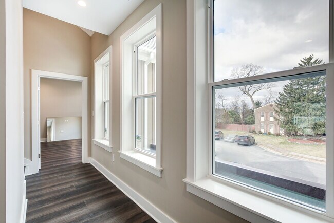Building Photo - 2211 Farougi Ct