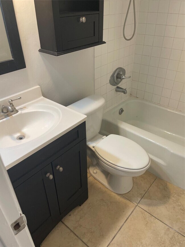 Building Photo - 4051 NE 13th Ave