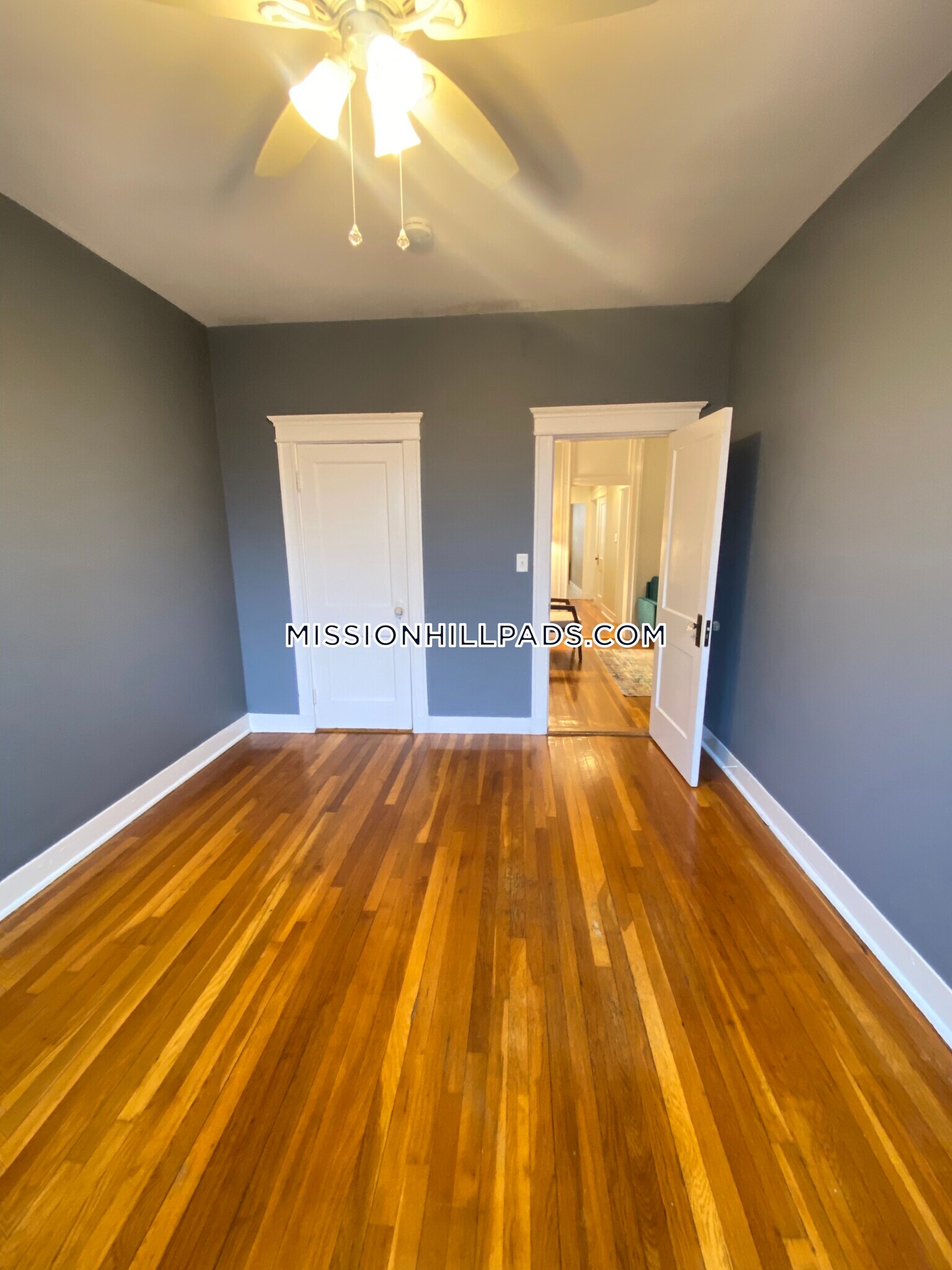 Building Photo - 386 Riverway