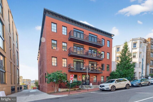 Building Photo - 1412 Chapin St NW