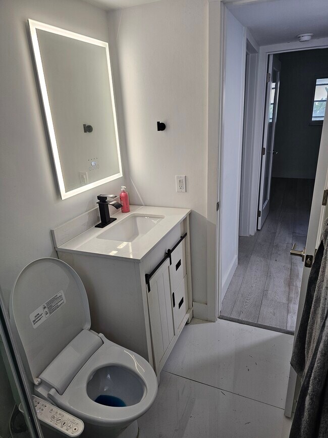 Building Photo - 20111 NE 27th Ct