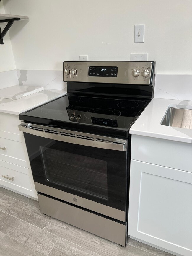 Building Photo - 515 N 7th St