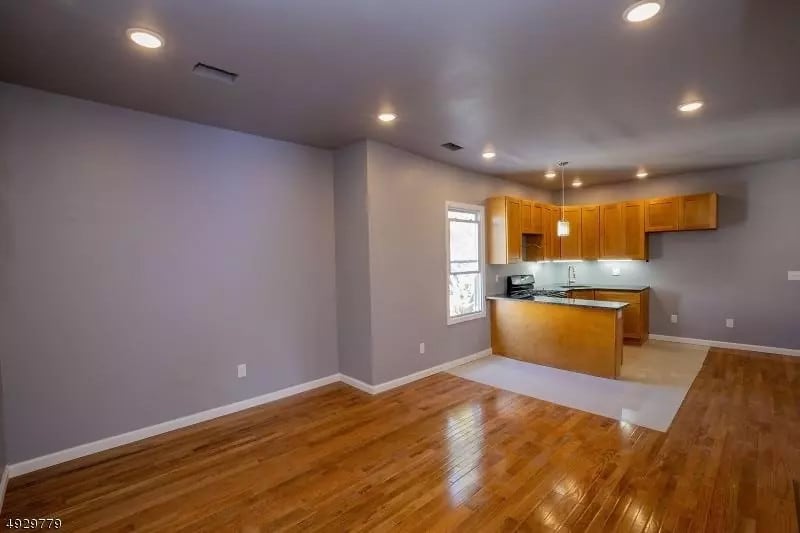 kitchen - 401 E 28th St