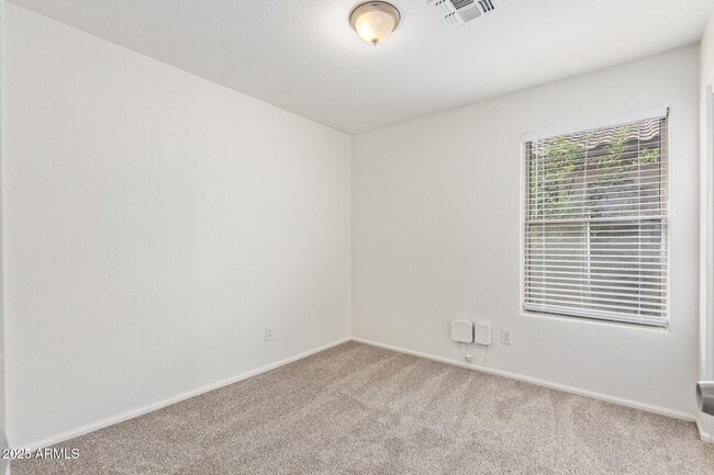 Building Photo - 42346 W Sunland Dr