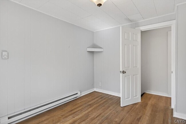 Building Photo - 423 Wendell Terrace