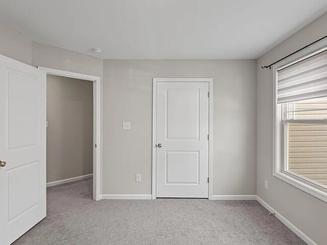 Building Photo - Room in House on Bounty Cir