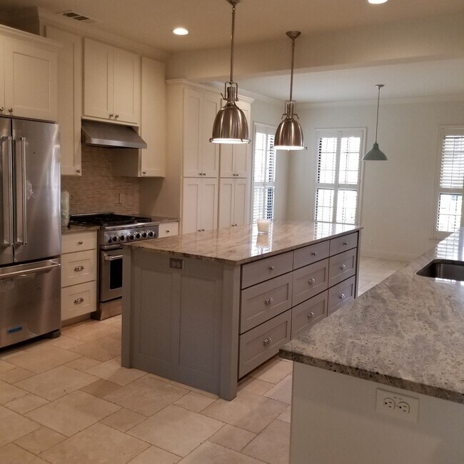 Building Photo - Stunning Home - North Cat Mountain - 4 bed...