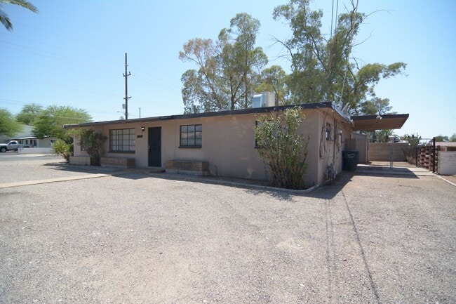 Primary Photo - Charming 3 Bedroom 2 Bath House Plus Bonus...