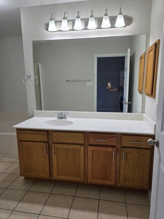 Building Photo - 613 Countryside Dr