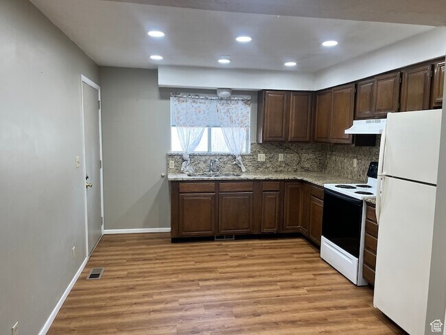 Building Photo - 3554 Van Buren Ave
