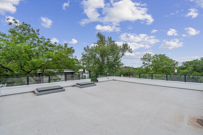 Building Photo - 1707 Kerr Ave