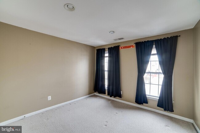 Building Photo - 22072 Avonworth Square