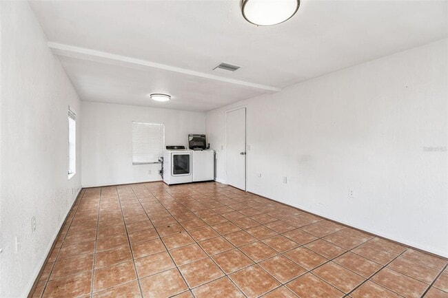 Building Photo - 855 E Brandon Blvd