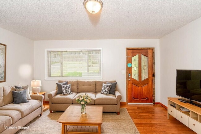 Building Photo - 1124 Little John Ln