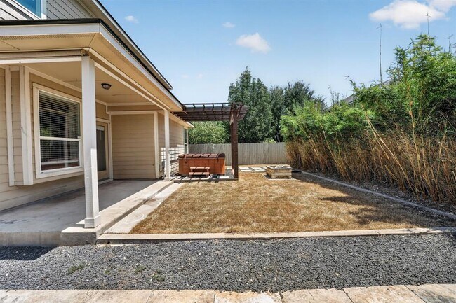 Building Photo - 1703 Comfort Ln