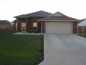 Building Photo - 205 Glover Cir