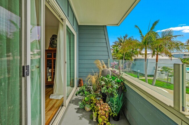 Building Photo - Stunning Spacious 2 Bed 2.5 Bath Condo in ...