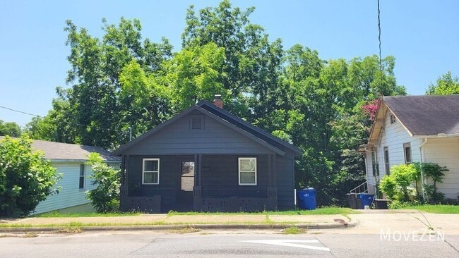 Building Photo - 1710 Oakwood Ave