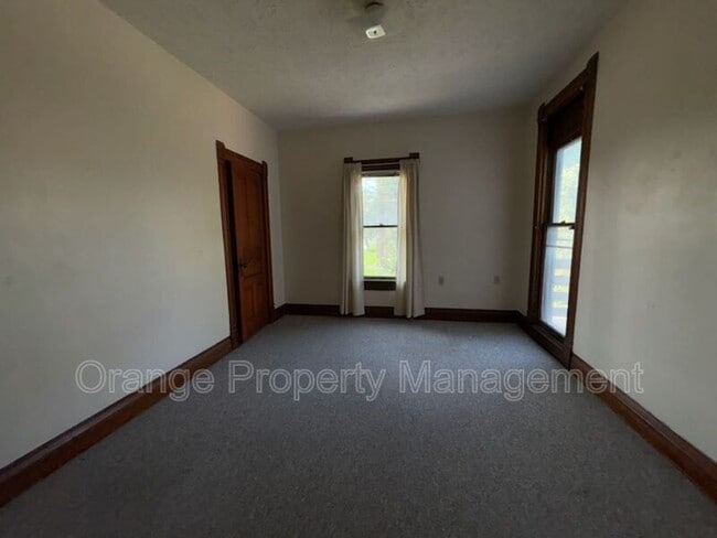 Building Photo - 136 S 7th St