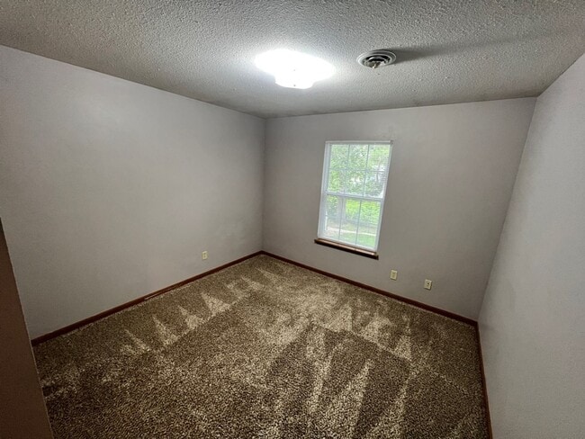 Building Photo - Spacious 4 Bedroom Unit in Central Manhattan!