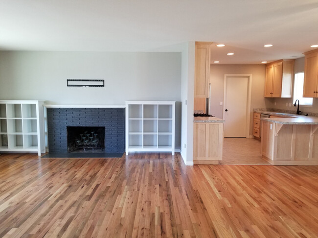 Building Photo - Remodeled 4 Bedroom 2 bath, NW Corvallis