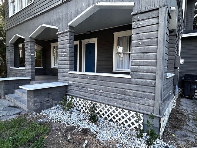 Building Photo - 2561 Rosselle St