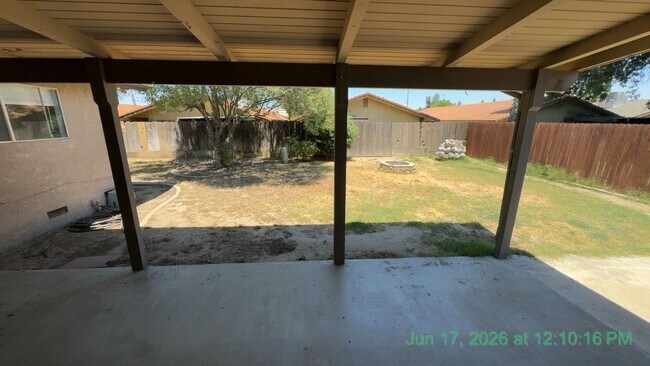 Building Photo - South West Visalia Now Ready!