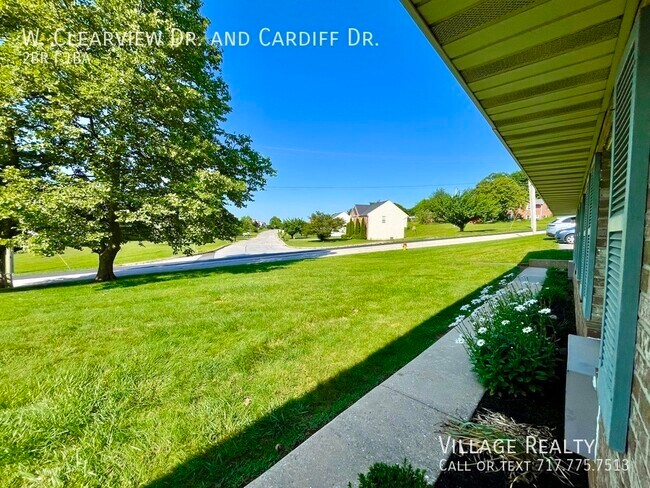 Building Photo - 81 W Clearview Dr