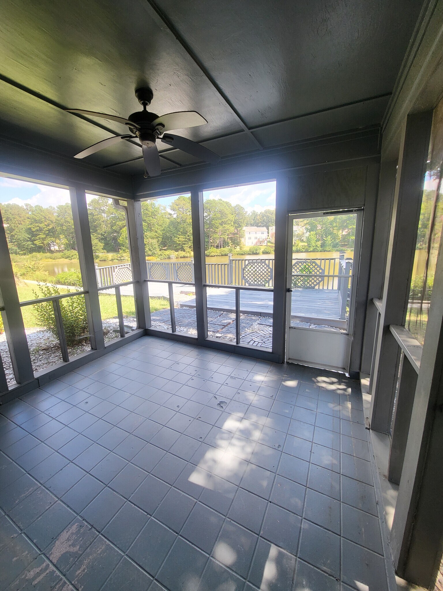 Building Photo - 7700 Lakeshore Ct