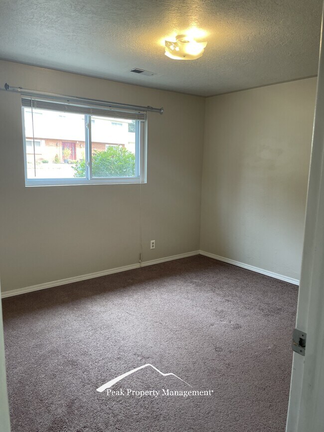 Building Photo - 8701 Brynwood Dr