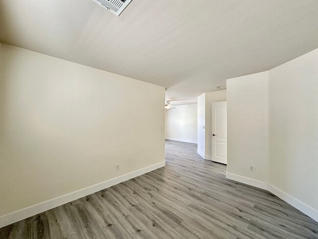 Building Photo - Centennial Heights