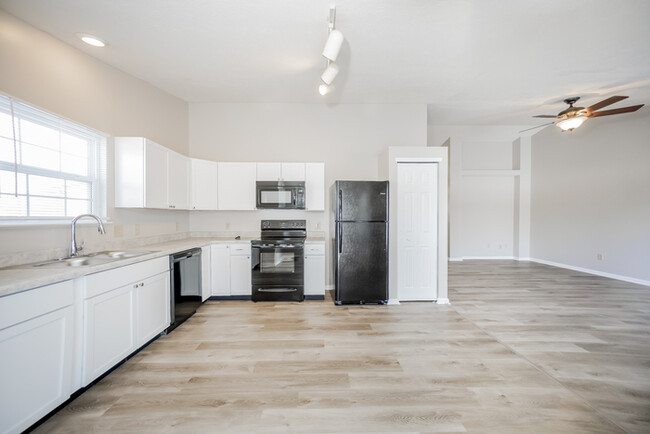 Building Photo - Charming 3 Bedroom Ranch