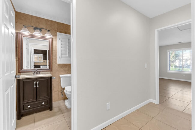 Building Photo - 83107 Greenbrier Dr