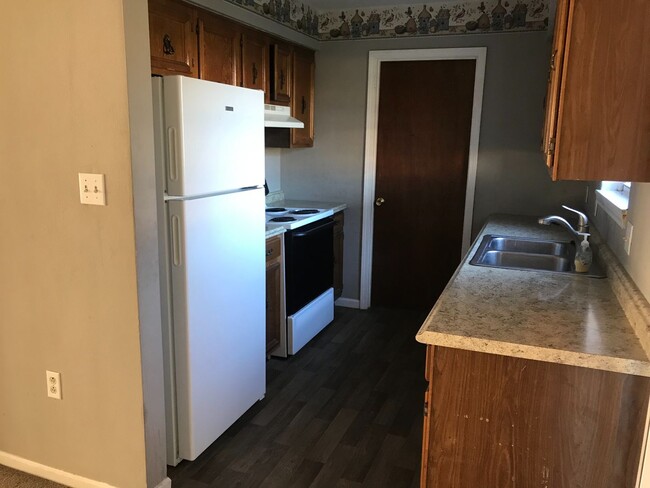 Building Photo - 455-457 Maple Grove Way