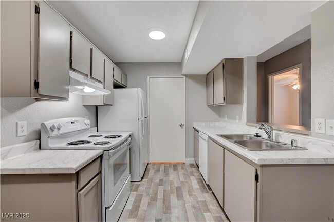 Building Photo - 5260 Mission Monterey Ln