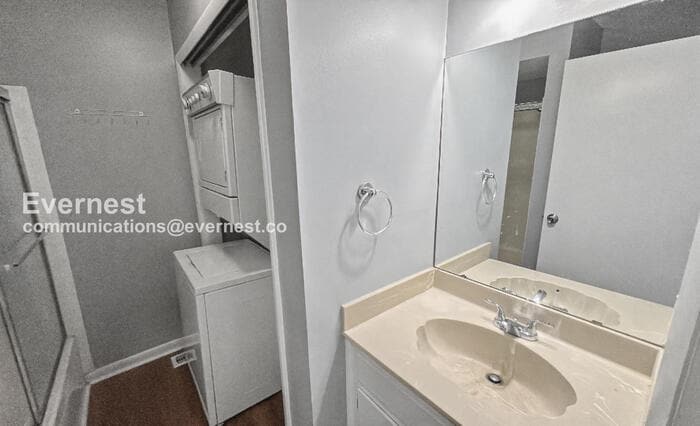 Building Photo - 2225 Golf Rd SW