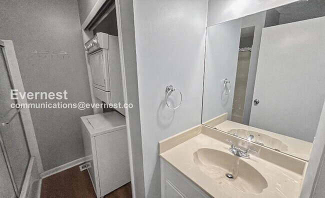 Building Photo - 2225 Golf Rd SW