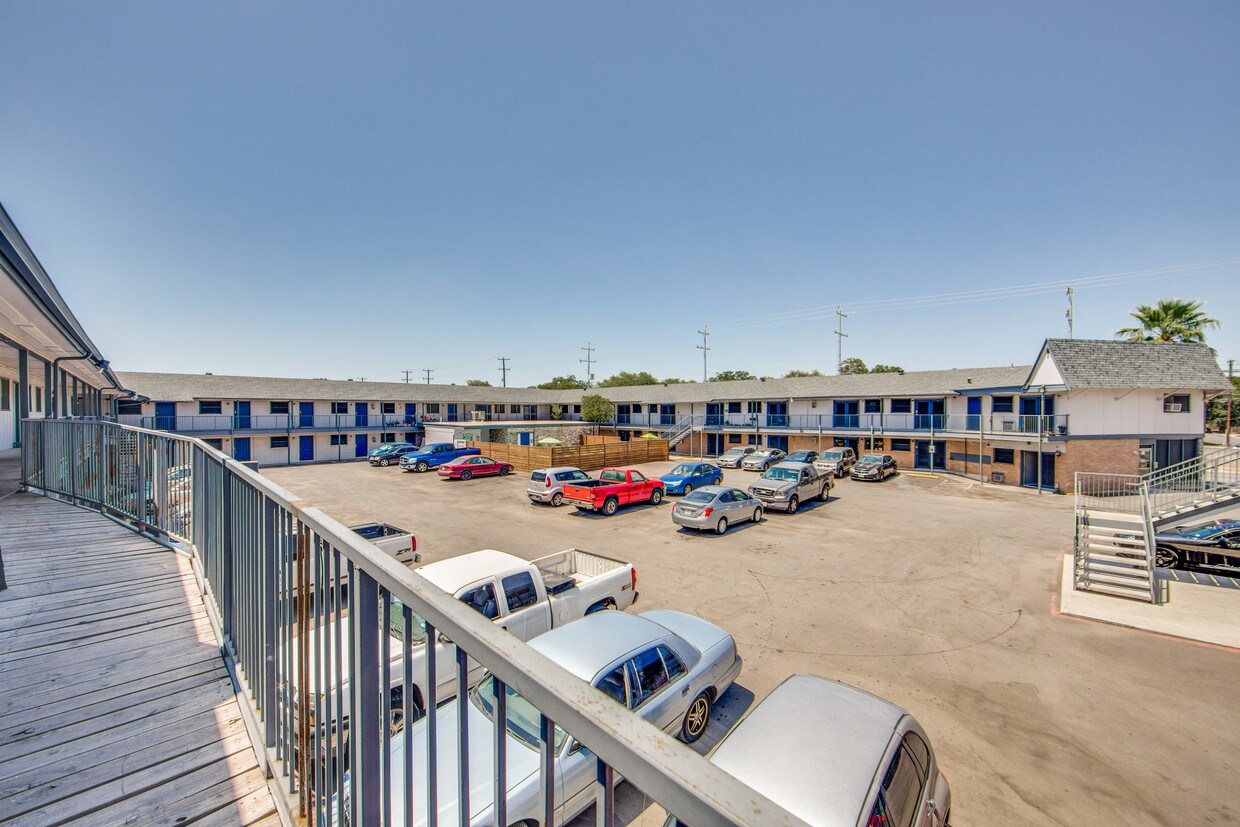 Falcon Ridge Apartments Universal City