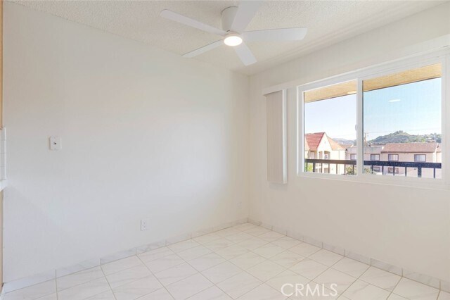 Building Photo - 909 E Chevy Chase Dr