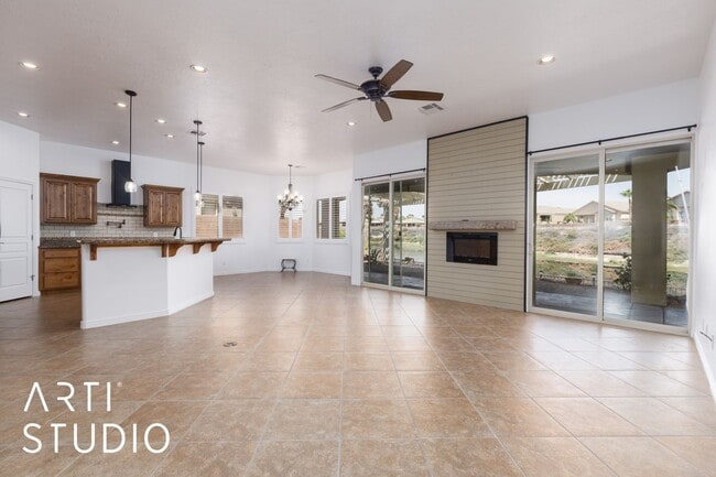 Building Photo - Beautiful 2-bedroom 2-bathroom and 2-car garage located in a gated community