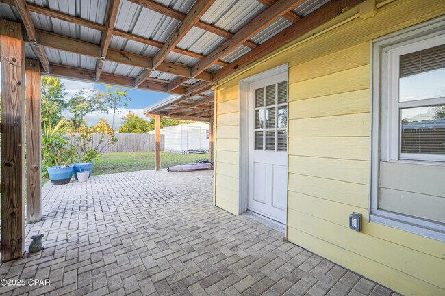 Building Photo - 1504 W 13th St