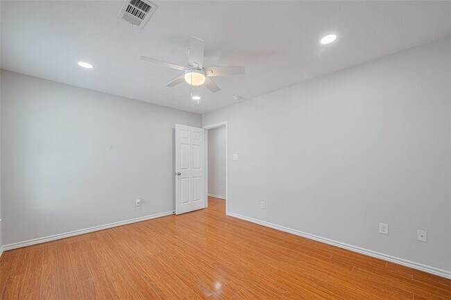 Building Photo - 1105 Panama St