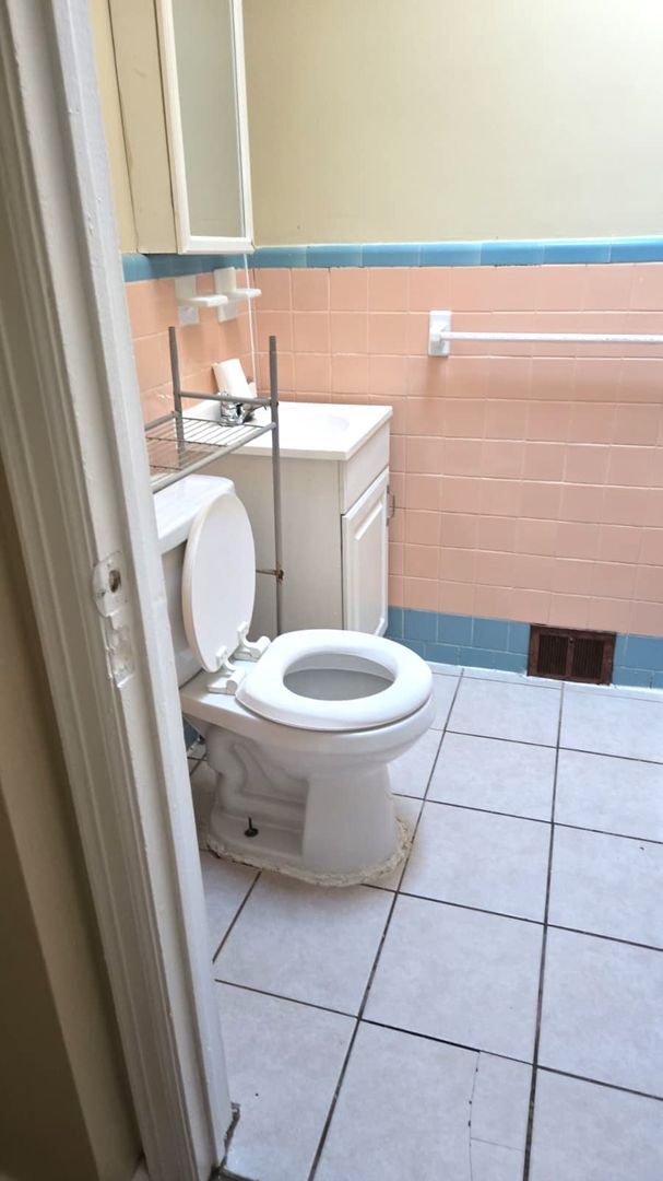 Building Photo - Spacious 4-Bedroom Home in Olney with Park...