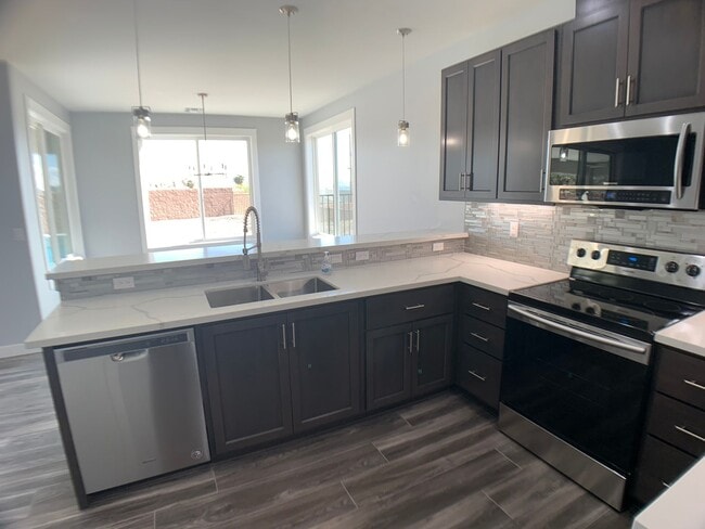 Building Photo - 3 Bedroom - 2 Bath Pool Home